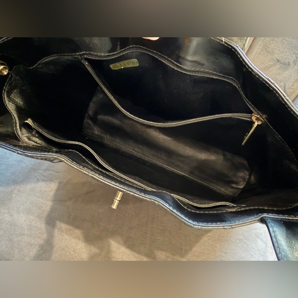 CHANEL Vintage Kelly Turn Lock Shoulder Bag - Picture 8 of 17